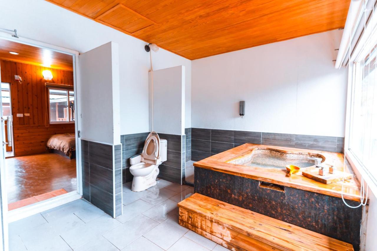 Cdr Hotspring Resort Liugui Exterior foto
