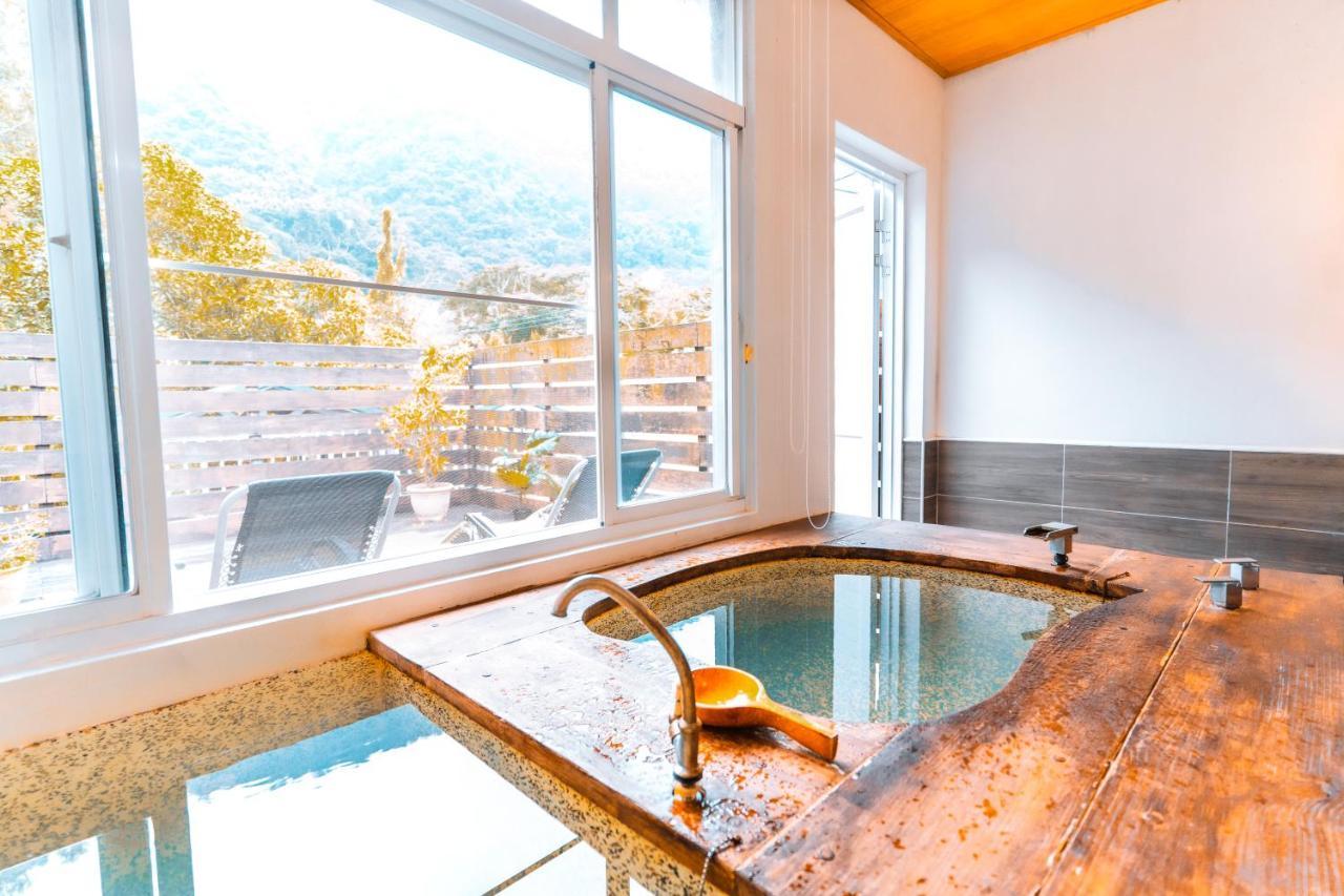 Cdr Hotspring Resort Liugui Exterior foto